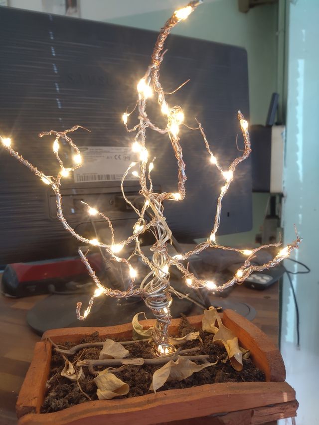 Lampada led da tavolo albero artigianale