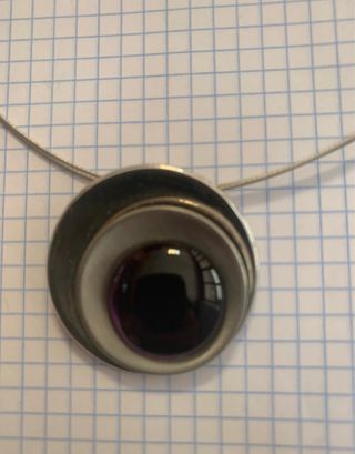 Collar con piedra morada