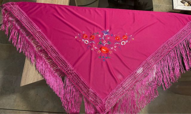 Manton bordado buganvilla