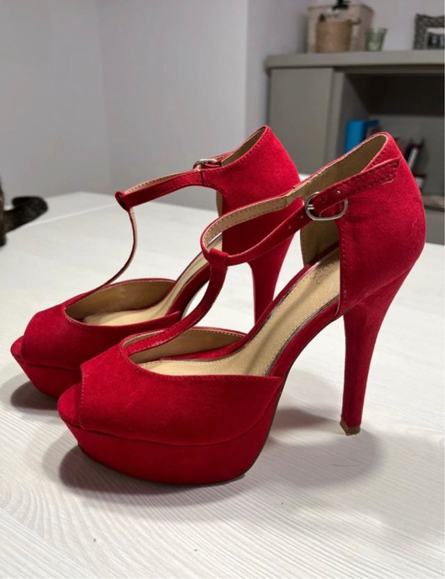 Zapatos de salon rojos