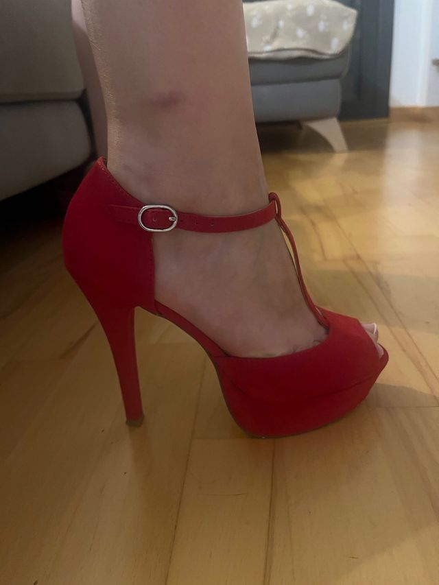 Zapatos de salon rojos