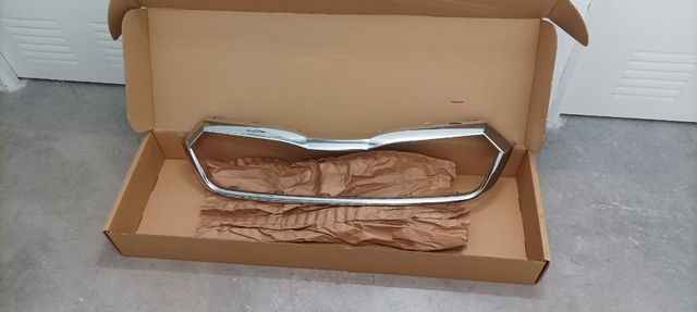 Parrilla frontal Skoda. Original
