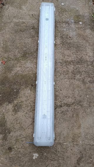 ## PANTALLA ESTANCA 2X36W