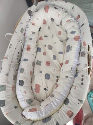 Moisés de mimbre de bebe con nido y vestiduras
