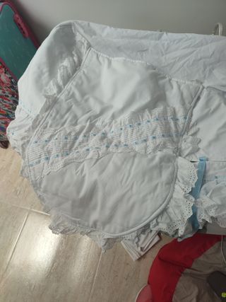 Moisés de mimbre de bebe con nido y vestiduras