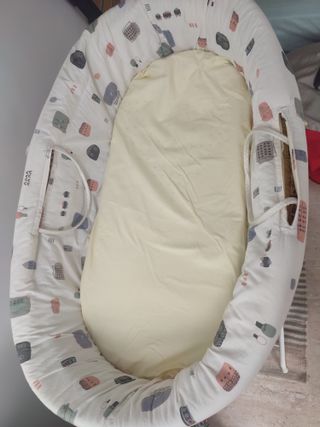 Moisés de mimbre de bebe con nido y vestiduras