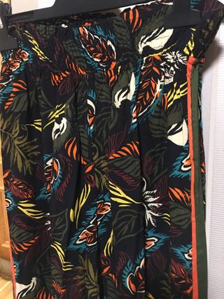 Pantalon estampado Stradivarius