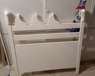 Habitación infantil de madera lacada