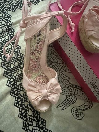 Sandalias de cuña de esparto y tela