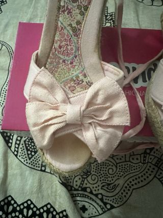 Sandalias de cuña de esparto y tela