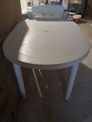 Conjunto mesa y 1 silla jardin y 1 taburete