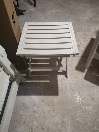 Conjunto mesa y 1 silla jardin y 1 taburete