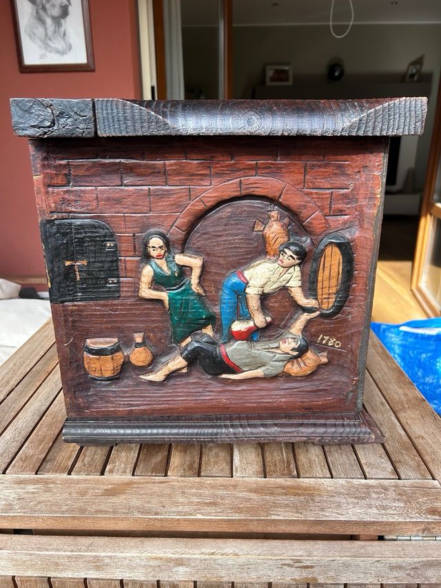 Cassapanca intarsiata a mano