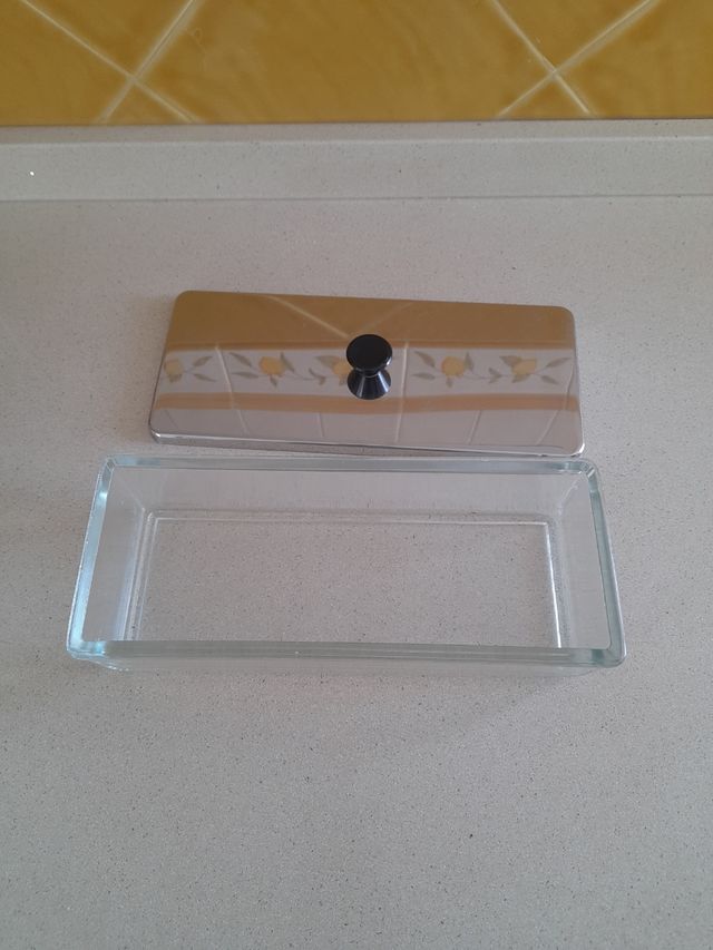 Caja de cristal con tapadera de aceroix