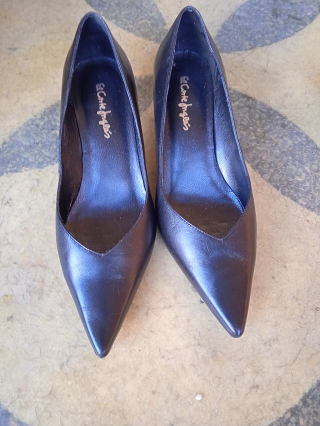 Zapatos elegantes de piel negro