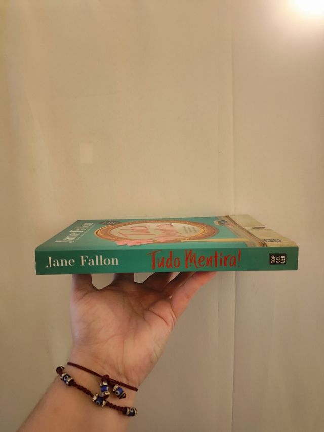Tudo mentira, Jane Fallon