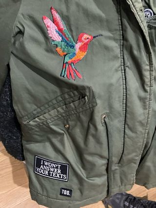 Parka con capucha