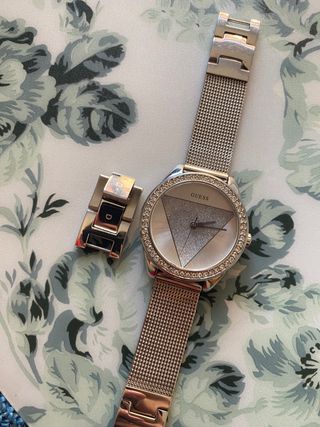 Reloj Guess plateado