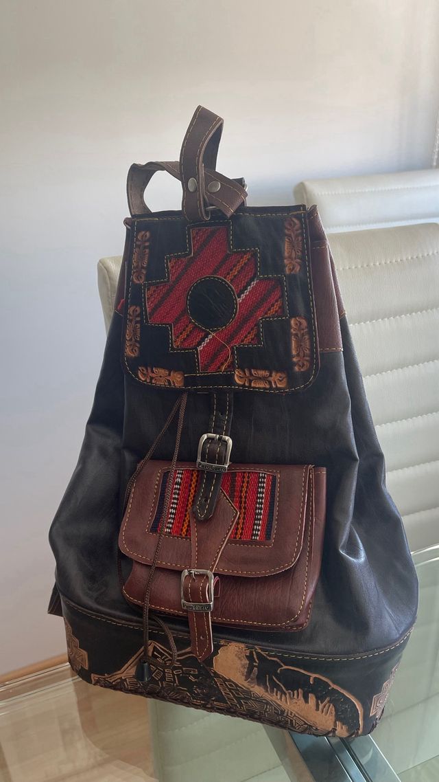 Mochila hecha a mano de cuero