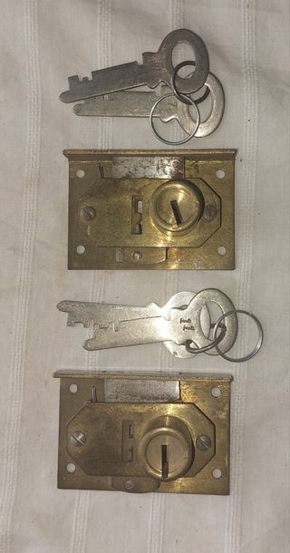 Antiguas cerraduras para muebles