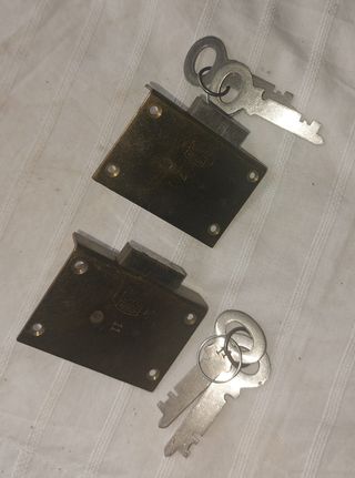 Antiguas cerraduras para muebles