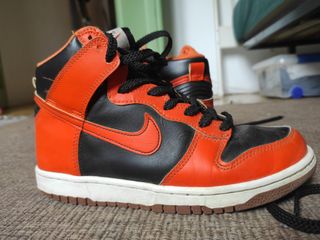 Air Jordan naranja y negro