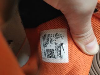 Air Jordan naranja y negro