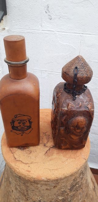 Juego par set 2 botellas en piel Don Quijote Cerva
