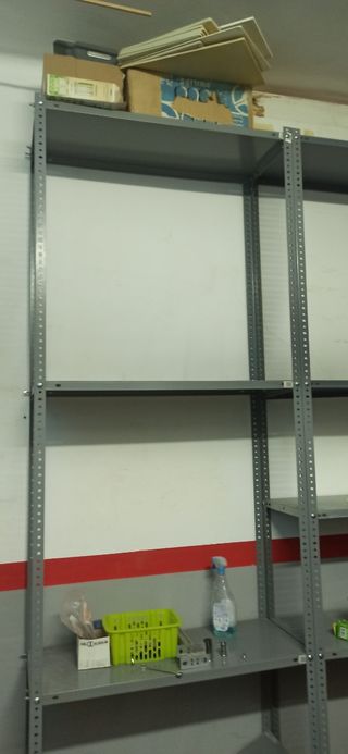 Estantería metálica