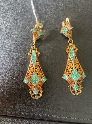 Pendientes dorados nuevos