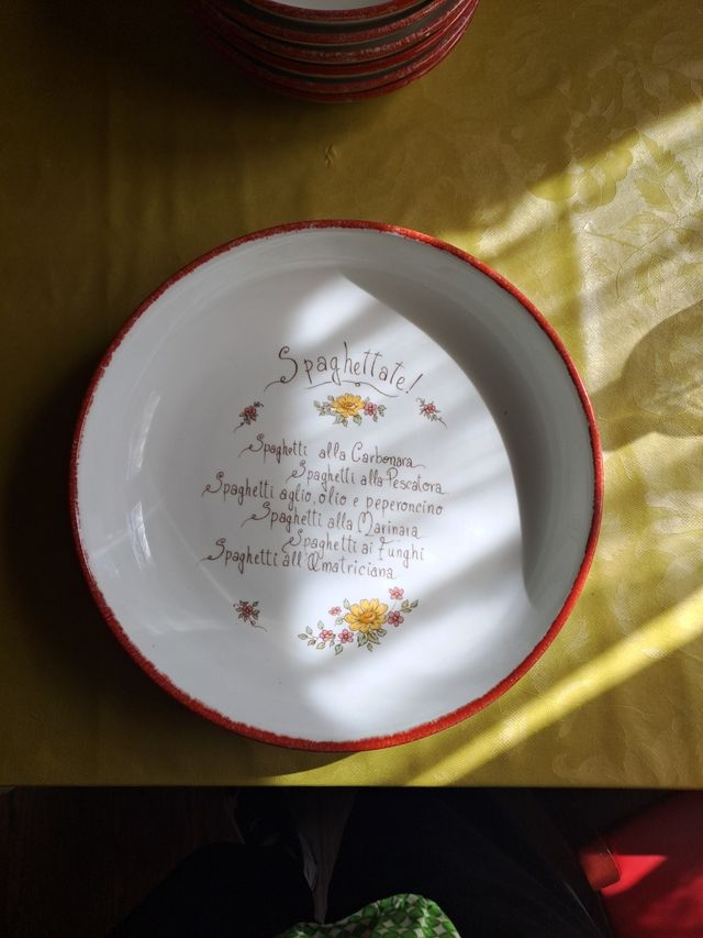 Spaghettiera con piatti abbinati