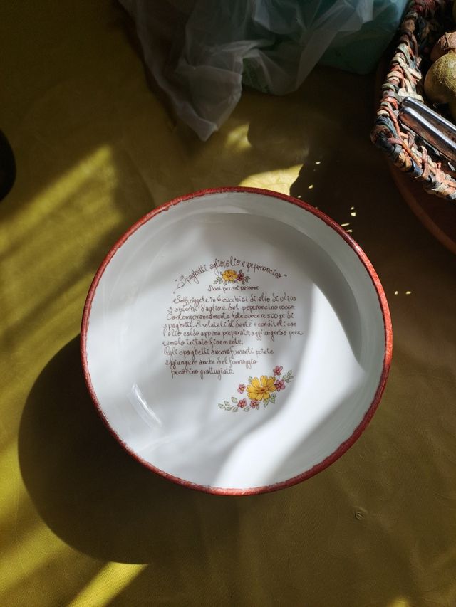 Spaghettiera con piatti abbinati