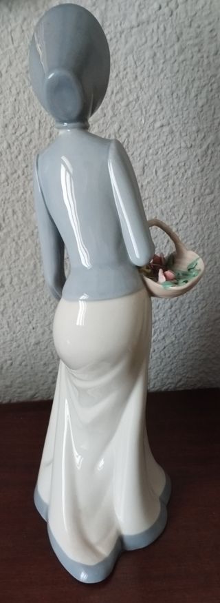 Figura porcelana Miquel Requena-URGE VENDER