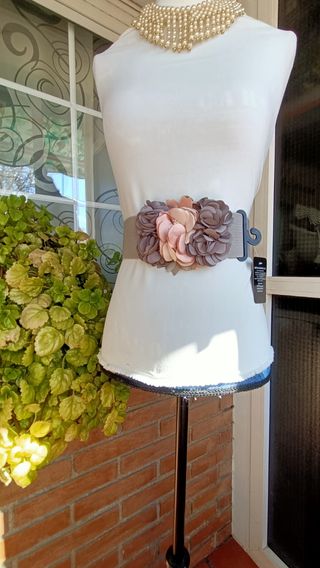 Nuevo .Cinturón gris perla