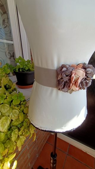 Nuevo .Cinturón gris perla