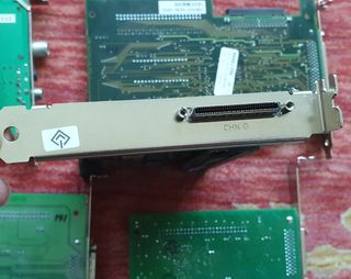 CONTROLADORAS SCSI ADAPTEC Y SINTONIZADORA TV