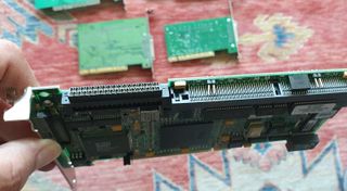 CONTROLADORAS SCSI ADAPTEC Y SINTONIZADORA TV