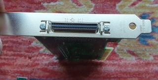 CONTROLADORAS SCSI ADAPTEC Y SINTONIZADORA TV