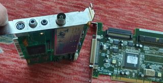 CONTROLADORAS SCSI ADAPTEC Y SINTONIZADORA TV