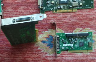 CONTROLADORAS SCSI ADAPTEC Y SINTONIZADORA TV