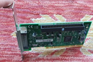 CONTROLADORAS SCSI ADAPTEC Y SINTONIZADORA TV