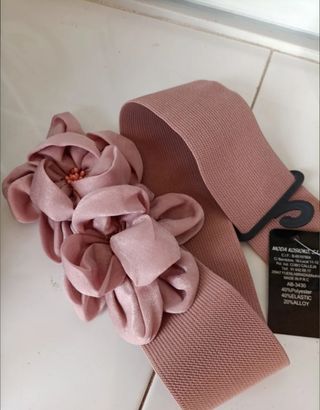 Nuevo. Cinturón nude