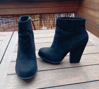 Botín negro Zara