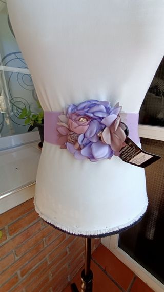 Nuevo. Cinturón ancho lila/morado claro