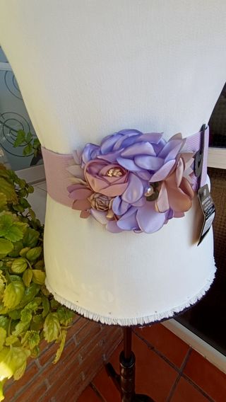 Nuevo. Cinturón ancho lila/morado claro