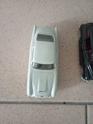 Modellino auto 007 più taxi inglese