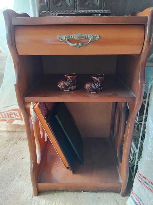 Mesita auxiliar teléfono