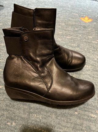 Botines cuña negros de piel n39
