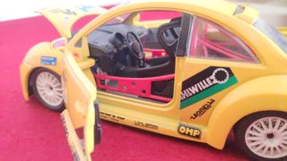 VW New Beetle Cup Escala 1:24 BBurago Made in Ital