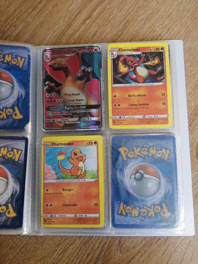 Album Pokémon con 220 cartas
